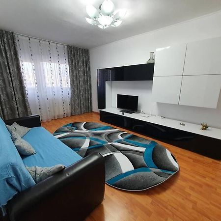 Crema Apartaments Ploieşti Exteriör bild